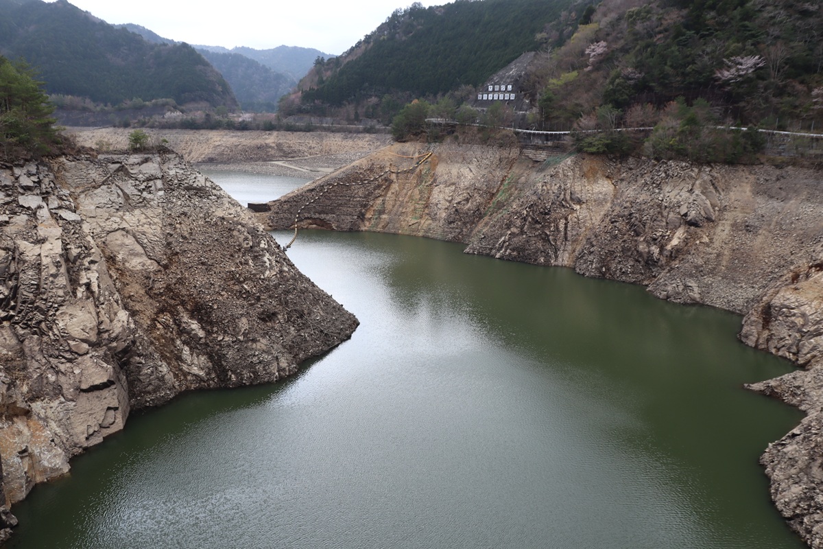 <p>2026年3月30日撮影<br />
大島ダム渇水状況見学</p>
